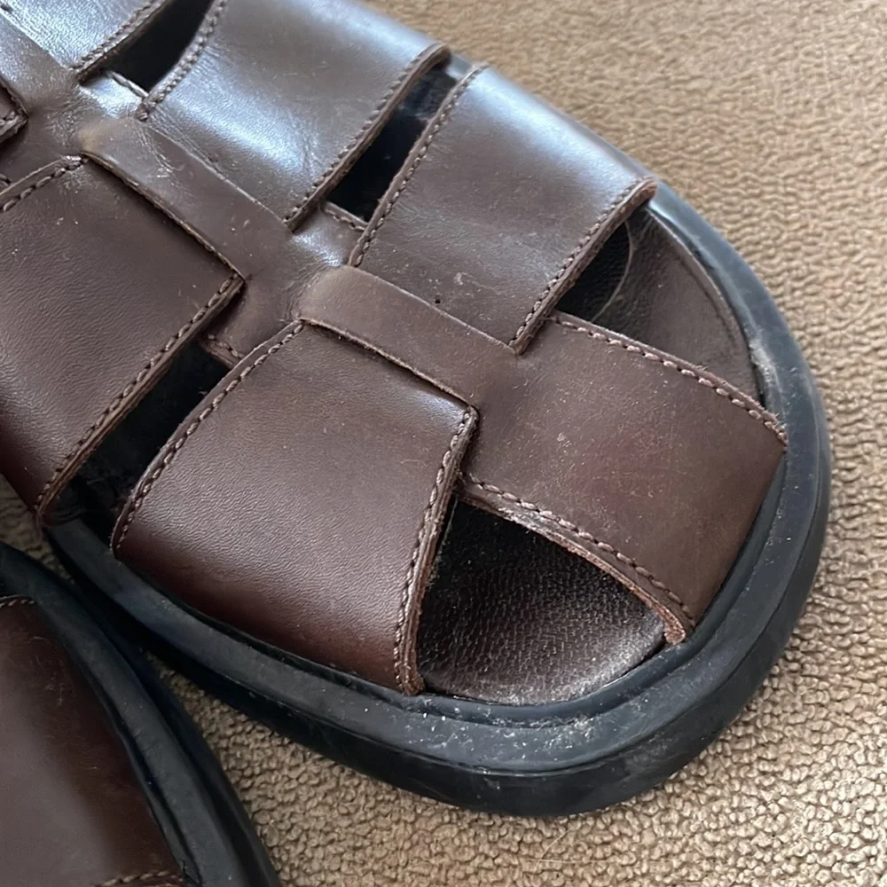 David & Joan Men’s Size 9 Brown Leather Closed Toe Sandals shoes